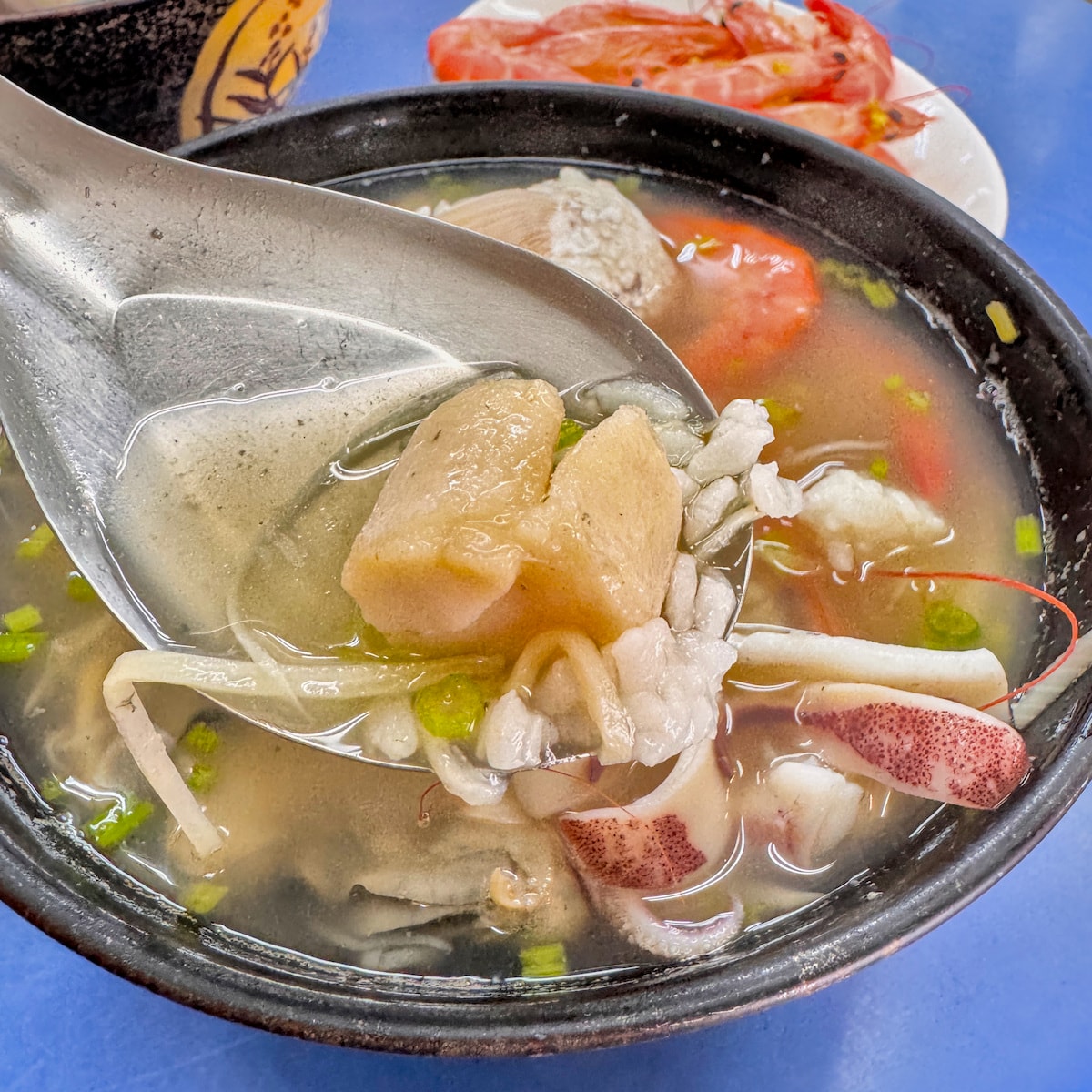 高雄美食推薦|大昌海產粥店:三民區必吃!鮮甜海鮮與爆量配料的美味饗宴 - 第9張圖 高雄美食推薦|大昌海產粥店:三民區必吃!鮮甜海鮮與爆量配料的美味饗宴