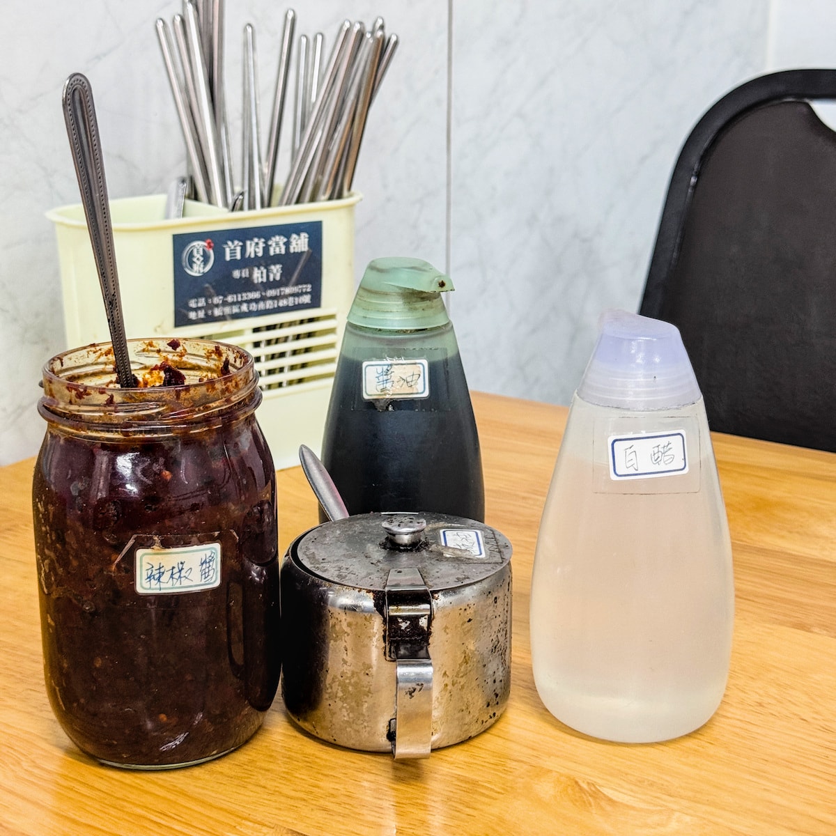 公園牛肉麵豬腳麵：岡山一甲子老字號，百元就能吃到九塊肉的佛心美味