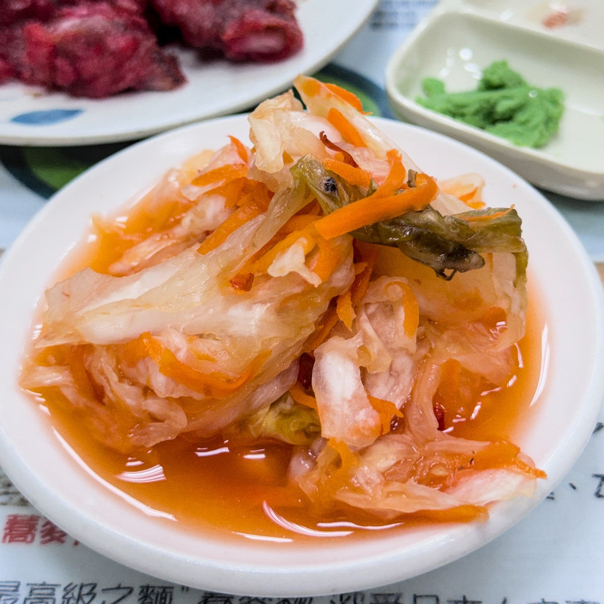 高雄美食推薦｜阿益蕎麥綠藻麵涼麵：鳳山必吃清爽系早午餐，紅糟肉與綠藻麵的完美邂逅