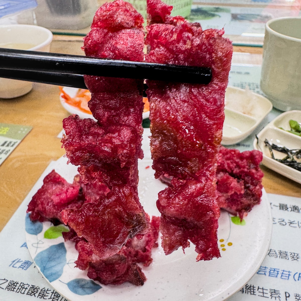 高雄美食推薦｜阿益蕎麥綠藻麵涼麵：鳳山必吃清爽系早午餐，紅糟肉與綠藻麵的完美邂逅