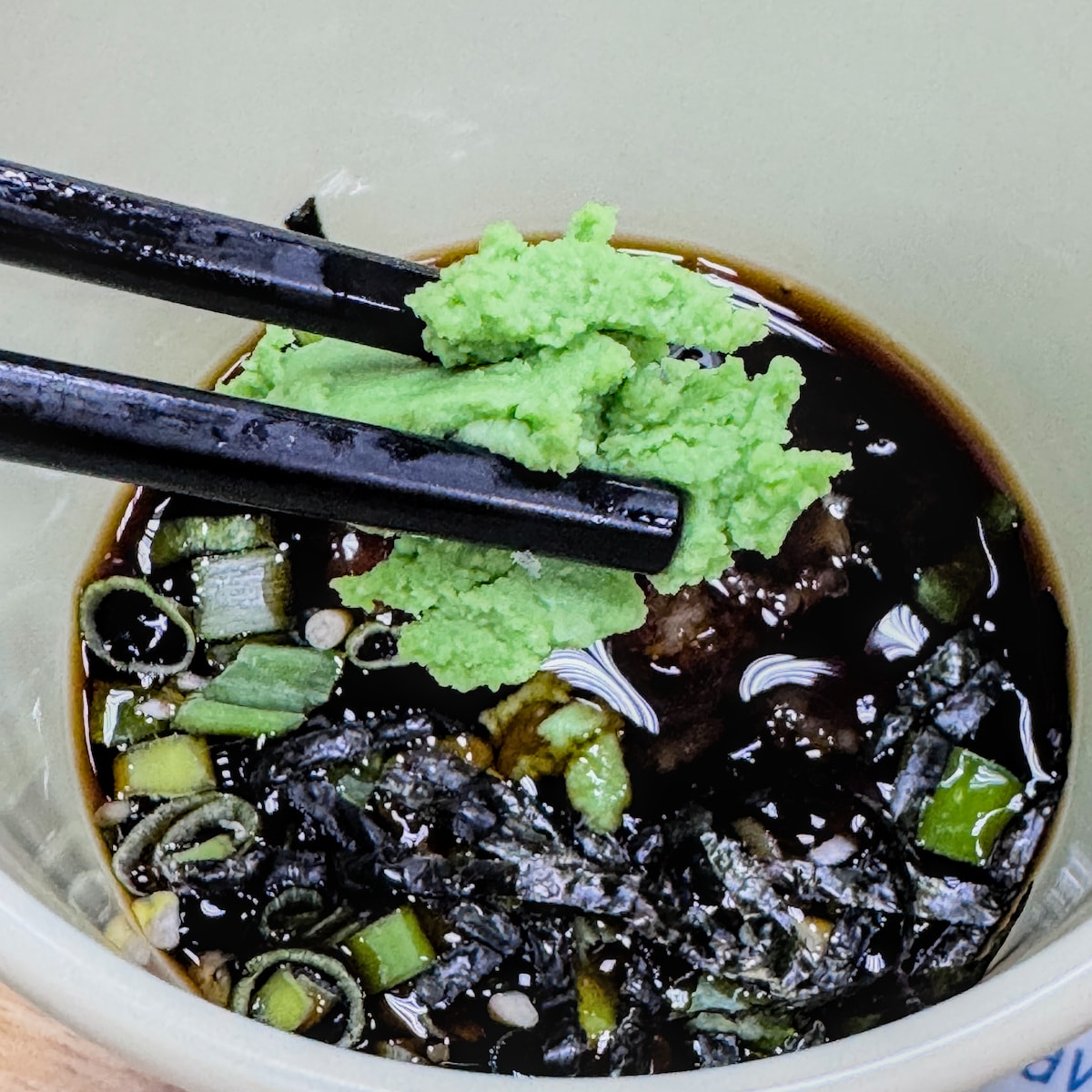 高雄美食推薦｜阿益蕎麥綠藻麵涼麵：鳳山必吃清爽系早午餐，紅糟肉與綠藻麵的完美邂逅