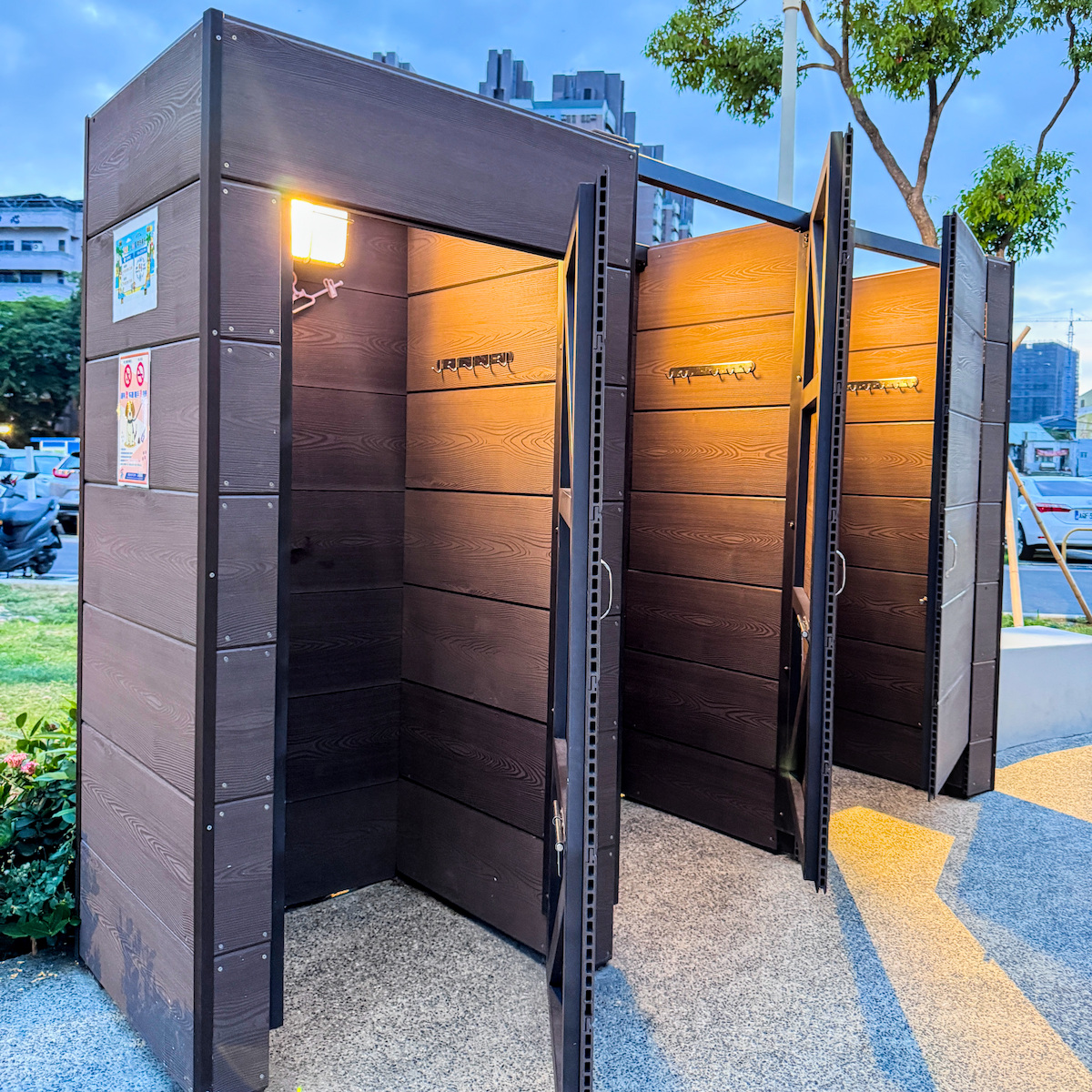 【高雄楠梓景點】享平公園水樂園：2026 免門票戲水天堂，更衣沖淋設施全紀錄，順遊慈雲寺黃金雨！