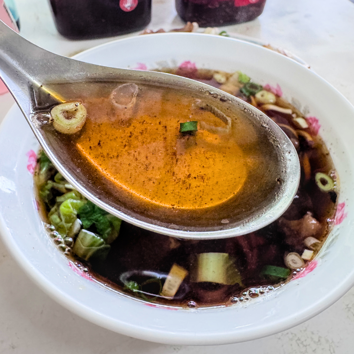 前峰牛肉麵|岡山低調老店藏著濃郁牛肉湯頭,在地人默默吃的高雄傳統美食 - 第9張圖 前峰牛肉麵|岡山低調老店藏著濃郁牛肉湯頭,在地人默默吃的高雄傳統美食