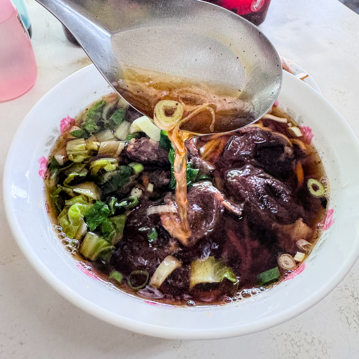 前峰牛肉麵|岡山低調老店藏著濃郁牛肉湯頭,在地人默默吃的高雄傳統美食 - 第10張圖 前峰牛肉麵|岡山低調老店藏著濃郁牛肉湯頭,在地人默默吃的高雄傳統美食