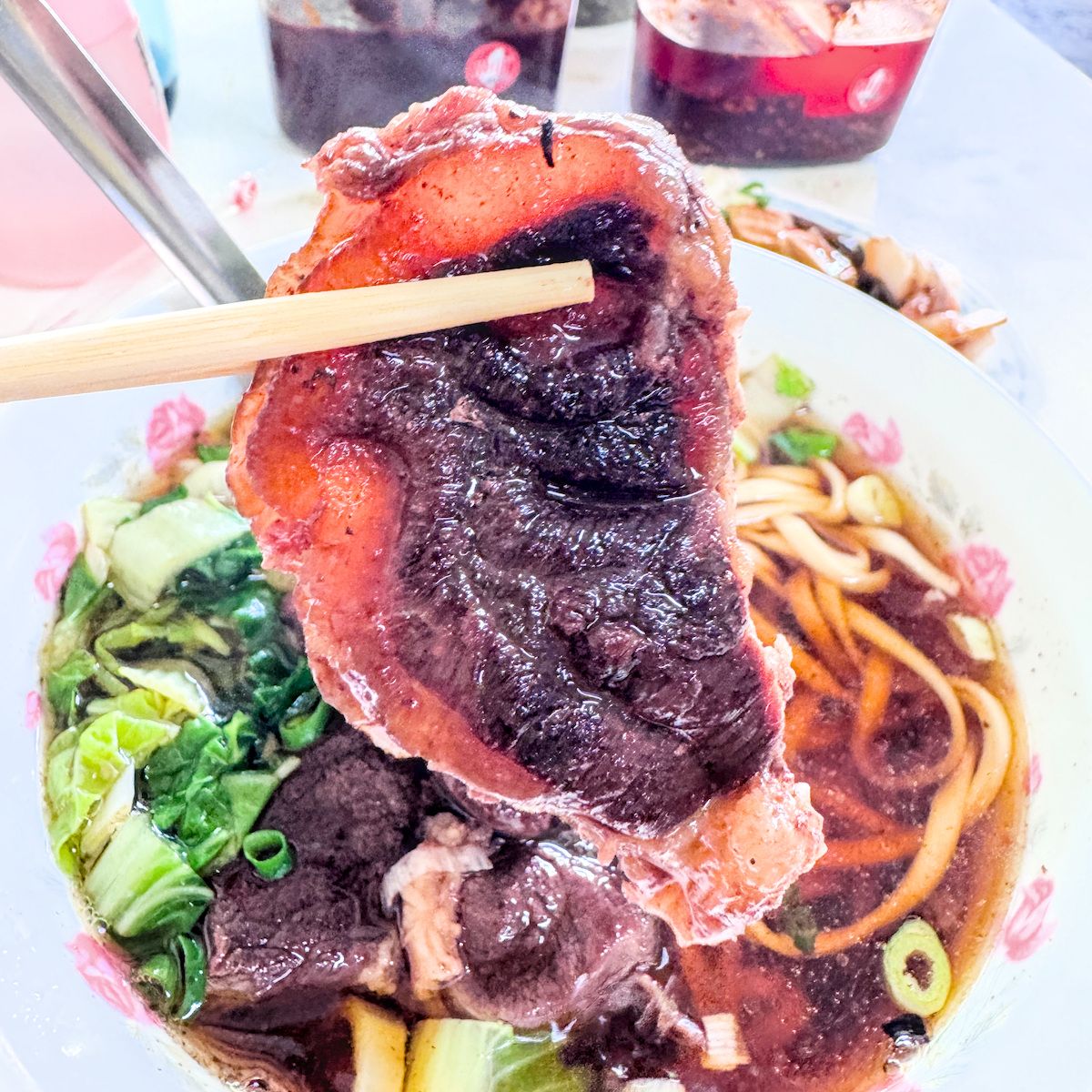 前峰牛肉麵|岡山低調老店藏著濃郁牛肉湯頭,在地人默默吃的高雄傳統美食 - 第11張圖 前峰牛肉麵|岡山低調老店藏著濃郁牛肉湯頭,在地人默默吃的高雄傳統美食