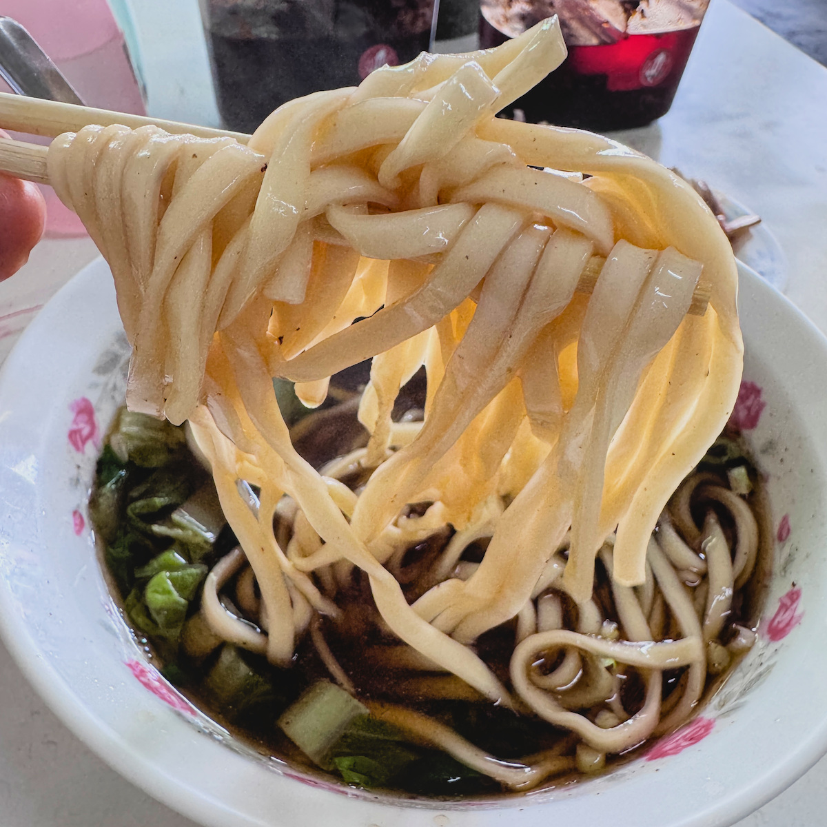 前峰牛肉麵|岡山低調老店藏著濃郁牛肉湯頭,在地人默默吃的高雄傳統美食 - 第15張圖 前峰牛肉麵|岡山低調老店藏著濃郁牛肉湯頭,在地人默默吃的高雄傳統美食