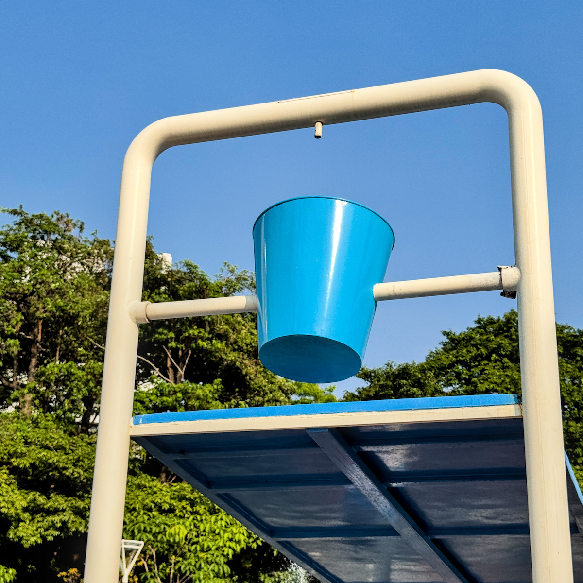 【高雄楠梓景點】享平公園水樂園：2026 免門票戲水天堂，更衣沖淋設施全紀錄，順遊慈雲寺黃金雨！