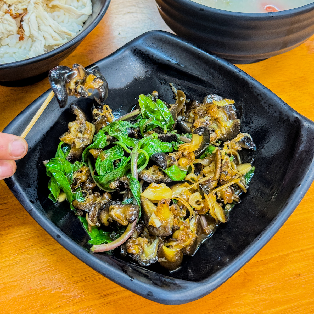 南華中日複合料理｜南華市場人氣宵夜！高雄美食老店，雞肉飯配海鮮湯太可以了