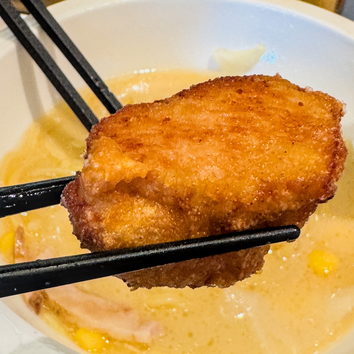 樂麵屋兒童餐細節：包含精緻小拉麵、水果與日式炸物配菜，小朋友接受度極高