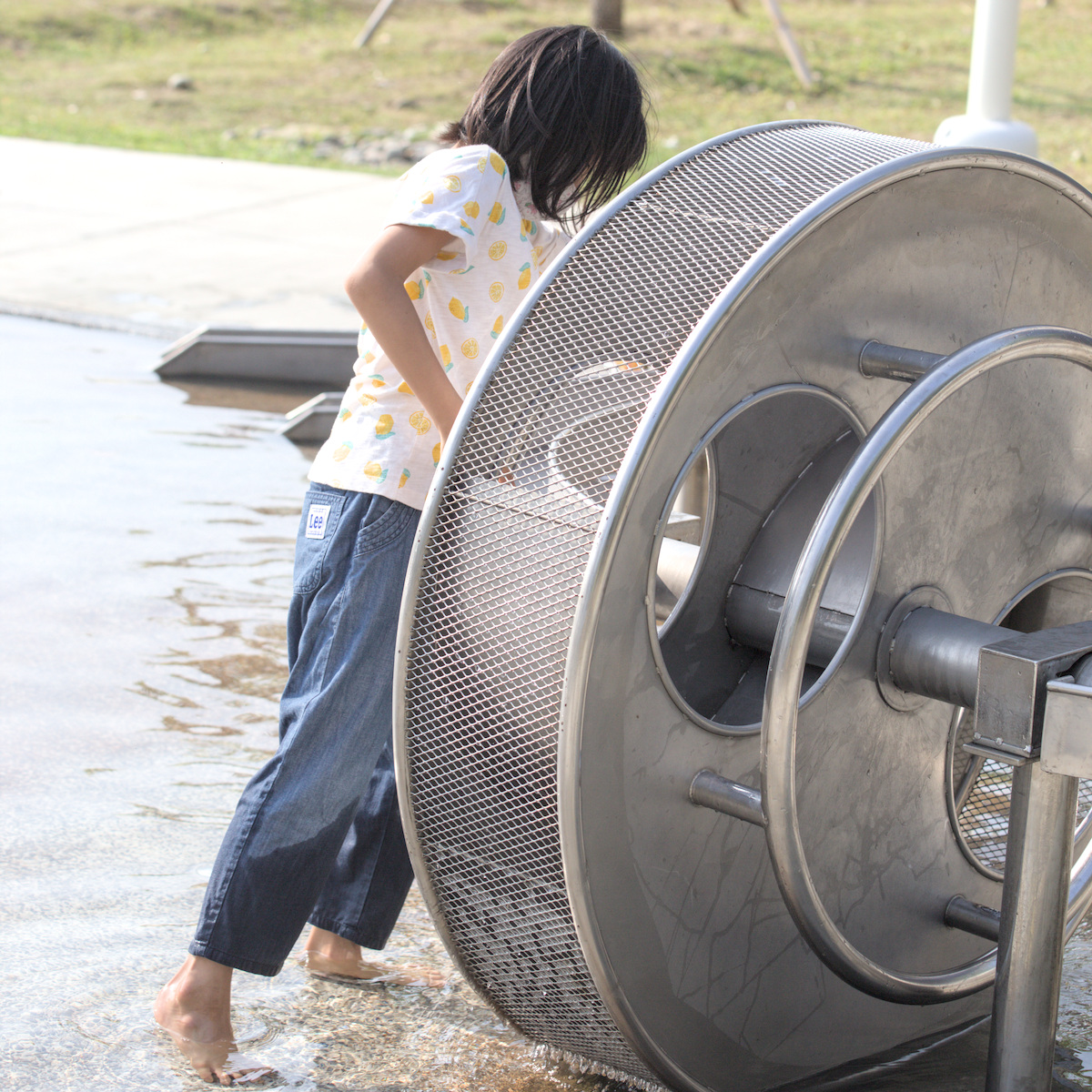 【高雄楠梓景點】享平公園水樂園：2026 免門票戲水天堂，更衣沖淋設施全紀錄，順遊慈雲寺黃金雨！