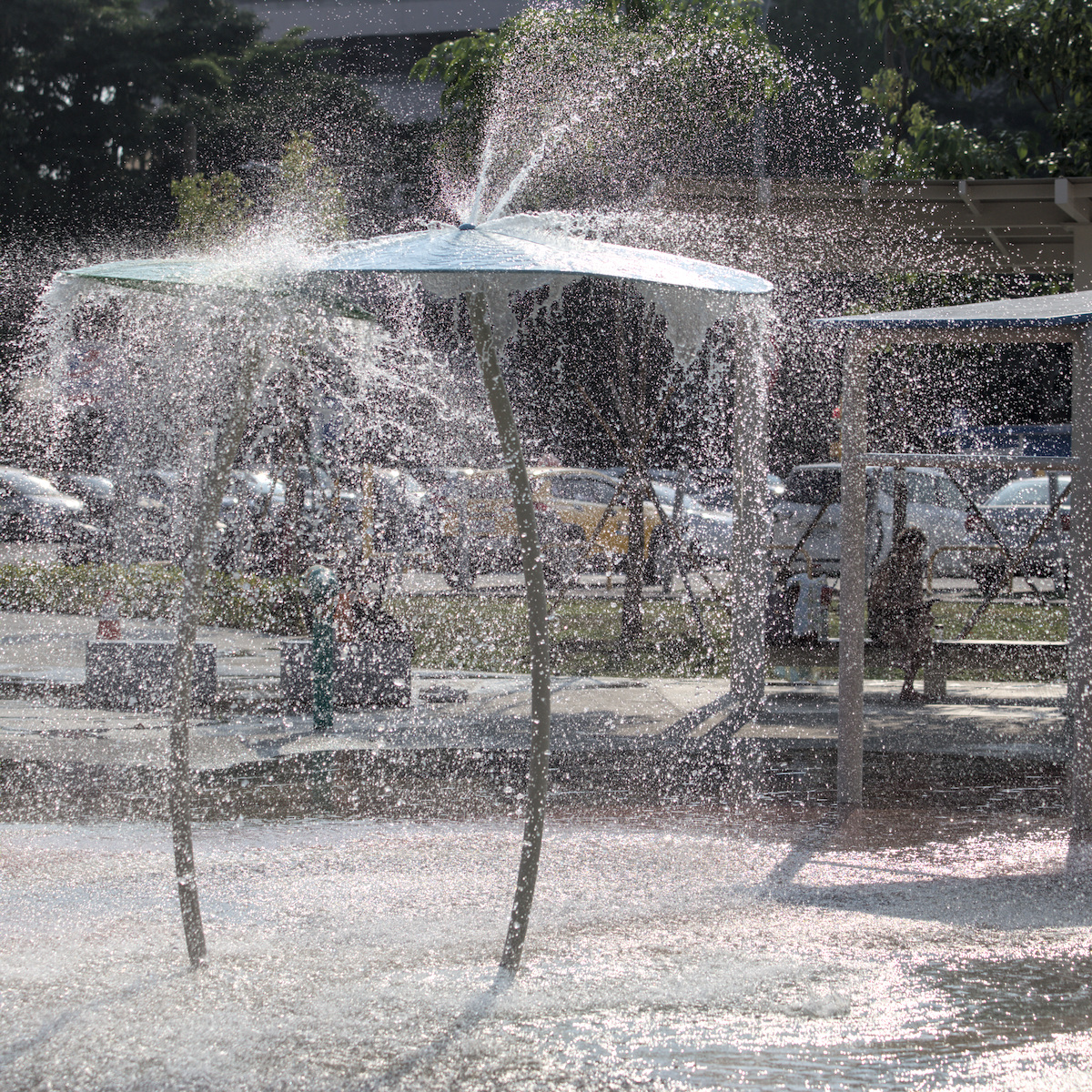 【高雄楠梓景點】享平公園水樂園：2026 免門票戲水天堂，更衣沖淋設施全紀錄，順遊慈雲寺黃金雨！