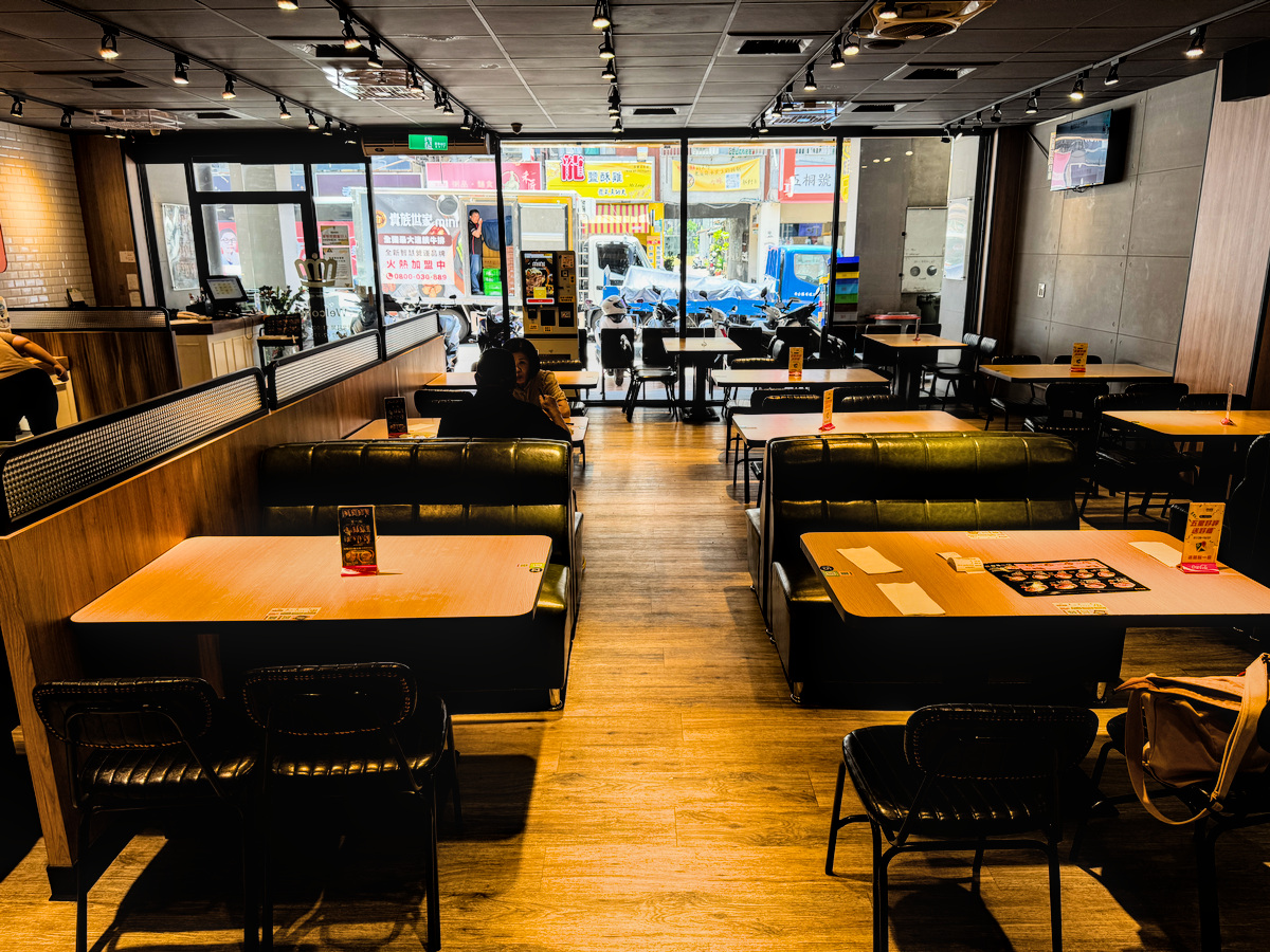 高雄美食｜貴族世家mini鳳山青年店，自助吧吃到飽超有誠意！299元起享披薩、炸物、濃湯、水果與霜淇淋