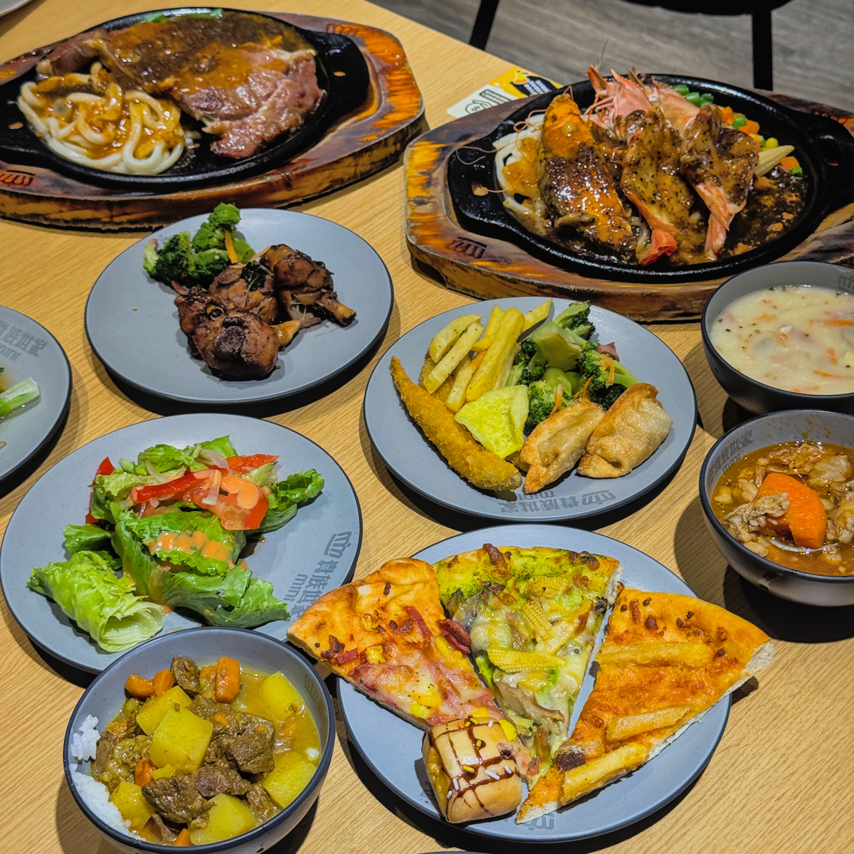 高雄美食｜貴族世家mini鳳山青年店，自助吧吃到飽超有誠意！299元起享披薩、炸物、濃湯、水果與霜淇淋