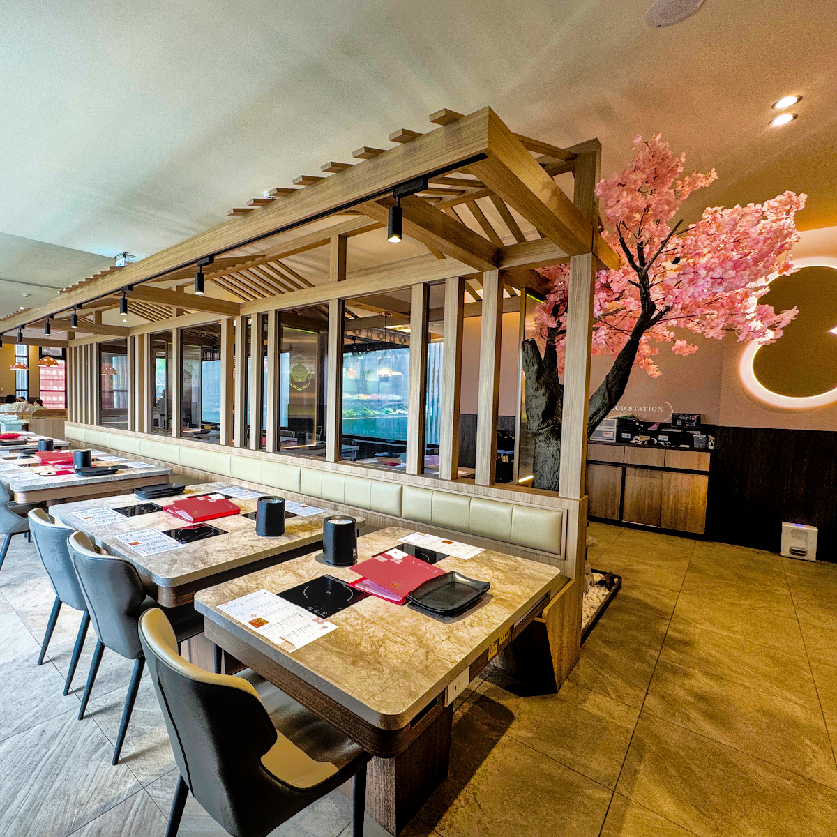 桃金鍋物|高雄岡山最美火鍋店!超過50種自助吧吃到飽、雙人套餐超澎湃,一個人也能享受鴛鴦鍋 - 第3張圖 桃金鍋物|高雄岡山最美火鍋店!超過50種自助吧吃到飽、雙人套餐超澎湃,一個人也能享受鴛鴦鍋