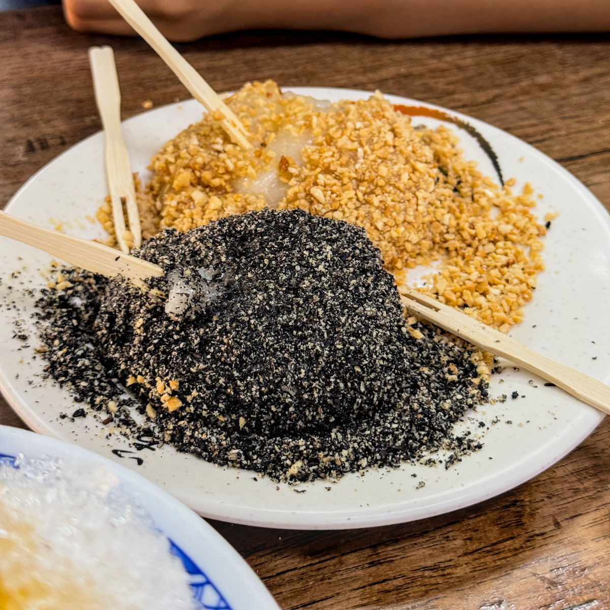 澎湖陳｜三民市場超人氣古早味甜點！必吃燒麻糬、八寶冰與紅麴粉粿，高雄三民區美食推薦