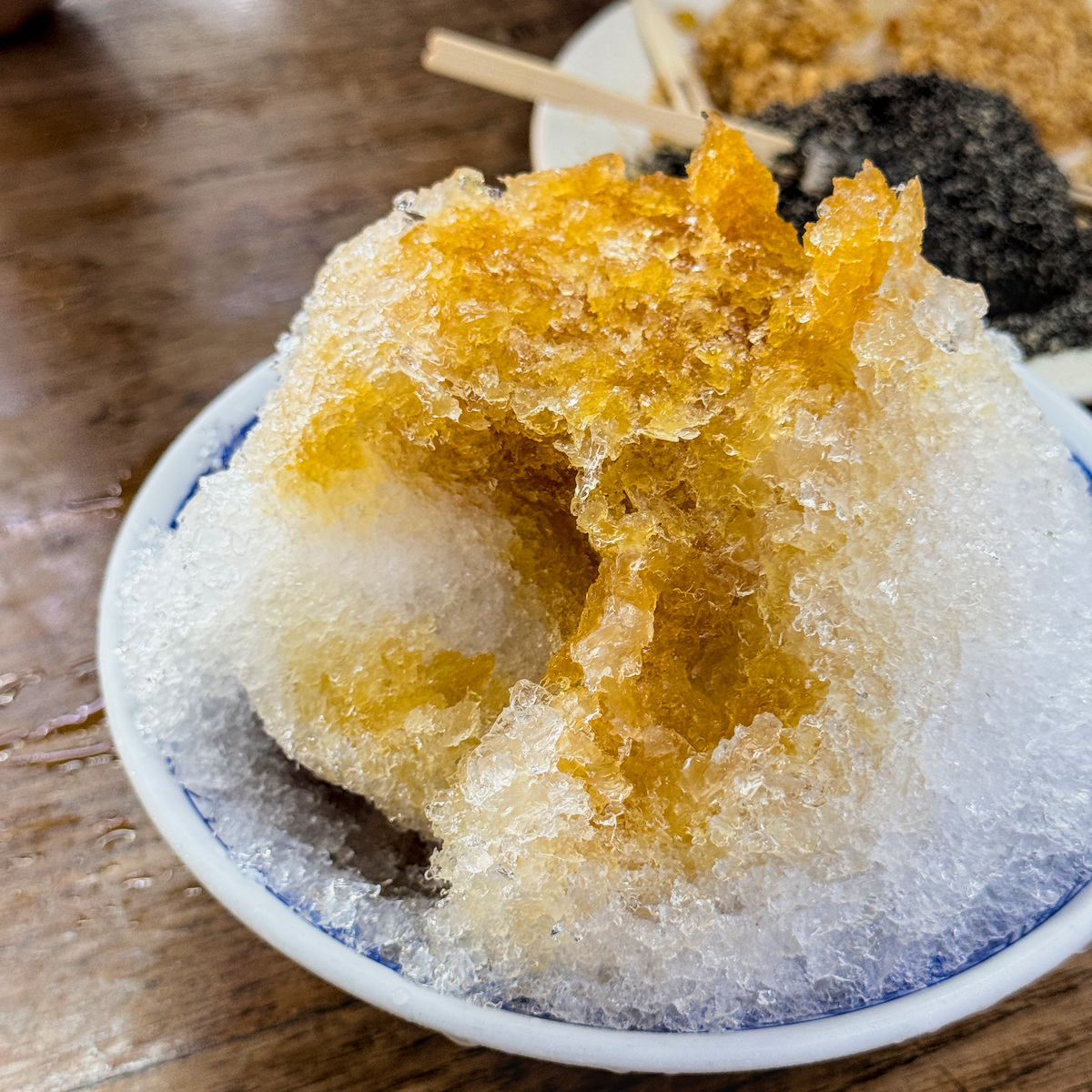 澎湖陳｜三民市場超人氣古早味甜點！必吃燒麻糬、八寶冰與紅麴粉粿，高雄三民區美食推薦