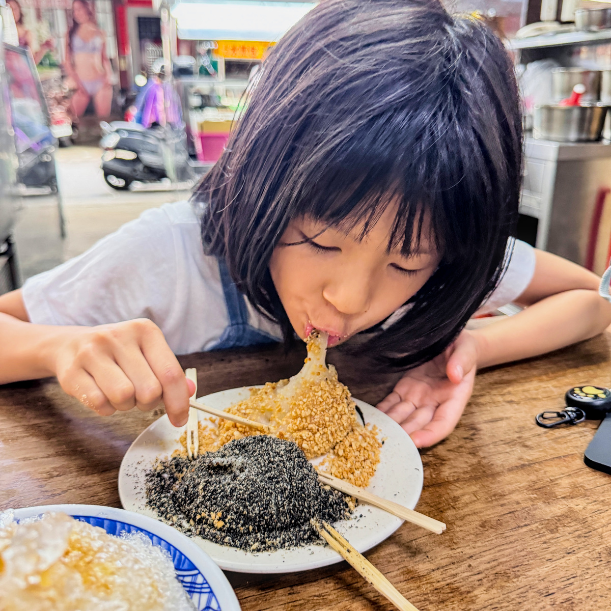 澎湖陳｜三民市場超人氣古早味甜點！必吃燒麻糬、八寶冰與紅麴粉粿，高雄三民區美食推薦