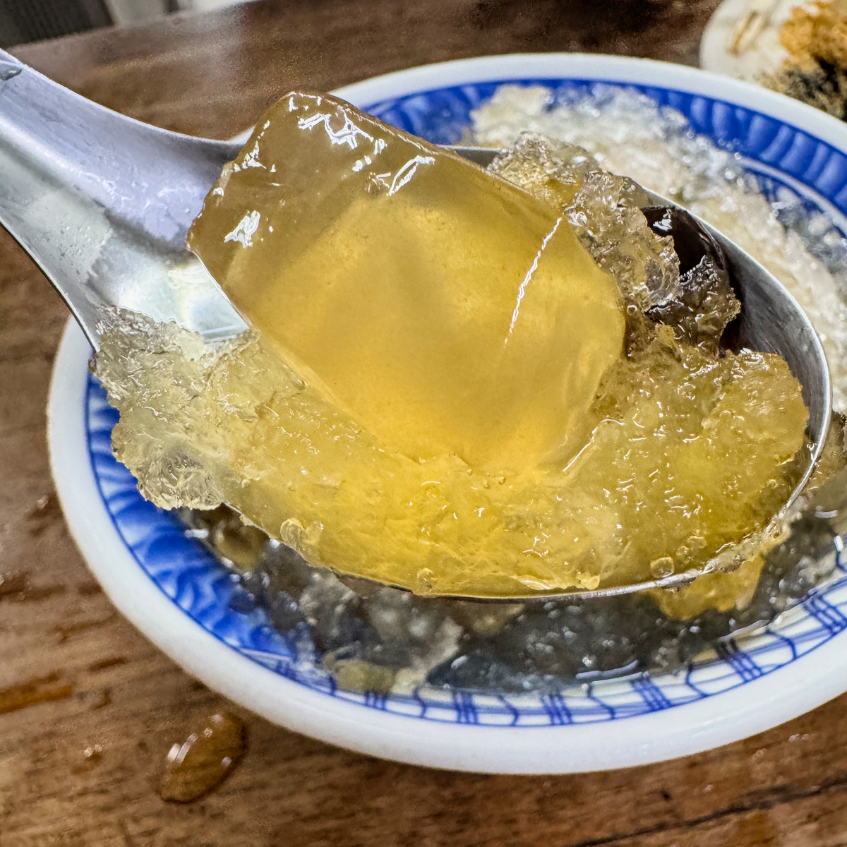 澎湖陳｜三民市場超人氣古早味甜點！必吃燒麻糬、八寶冰與紅麴粉粿，高雄三民區美食推薦