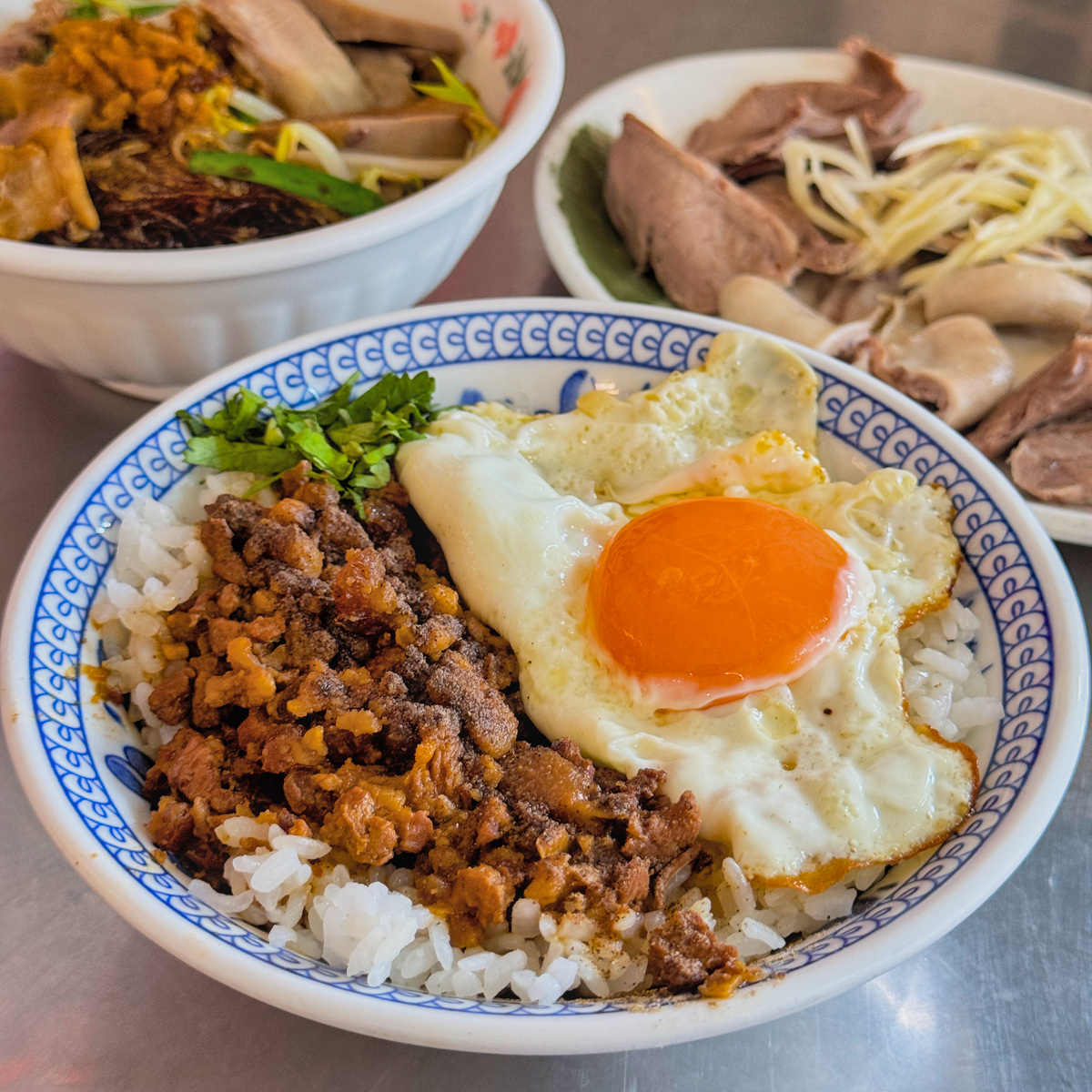 秀明豬心冬粉｜旗山老街人氣小吃，米其林必比登、500碗推薦，月見肉燥飯必點，高雄旗山必吃美食