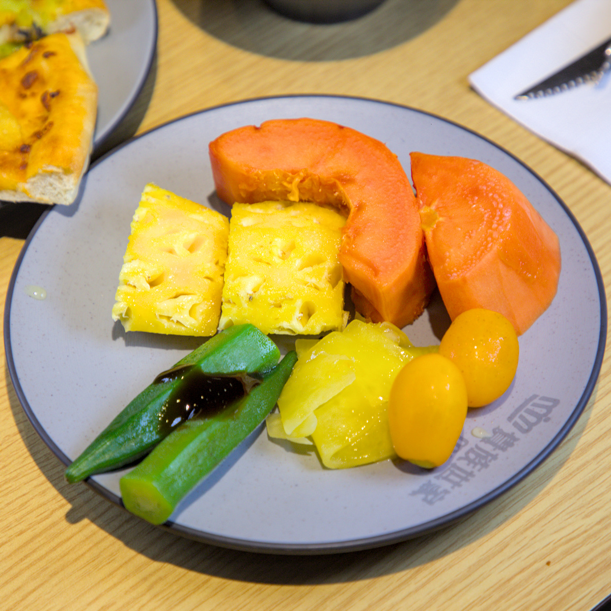 高雄美食｜貴族世家mini鳳山青年店，自助吧吃到飽超有誠意！299元起享披薩、炸物、濃湯、水果與霜淇淋