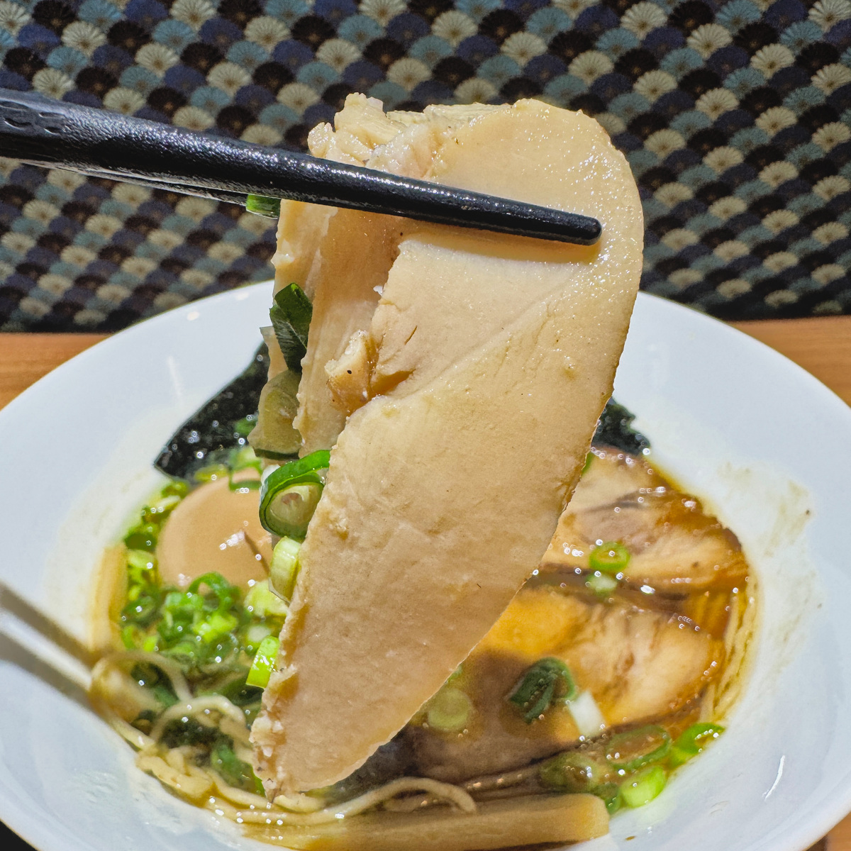 豐王日式拉麵舒肥雞胸肉，口感柔嫩多汁