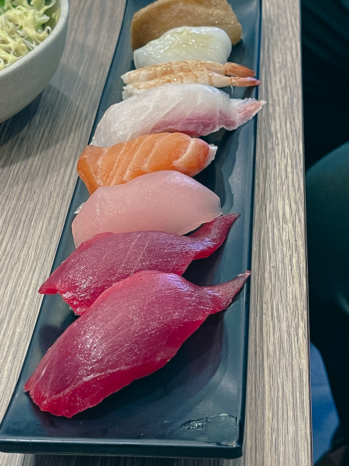 細尾手作壽司｜東港黑鮪魚、平價壽司、生魚片推薦！屏東東港必吃日本料理，海鮮散壽司超澎湃