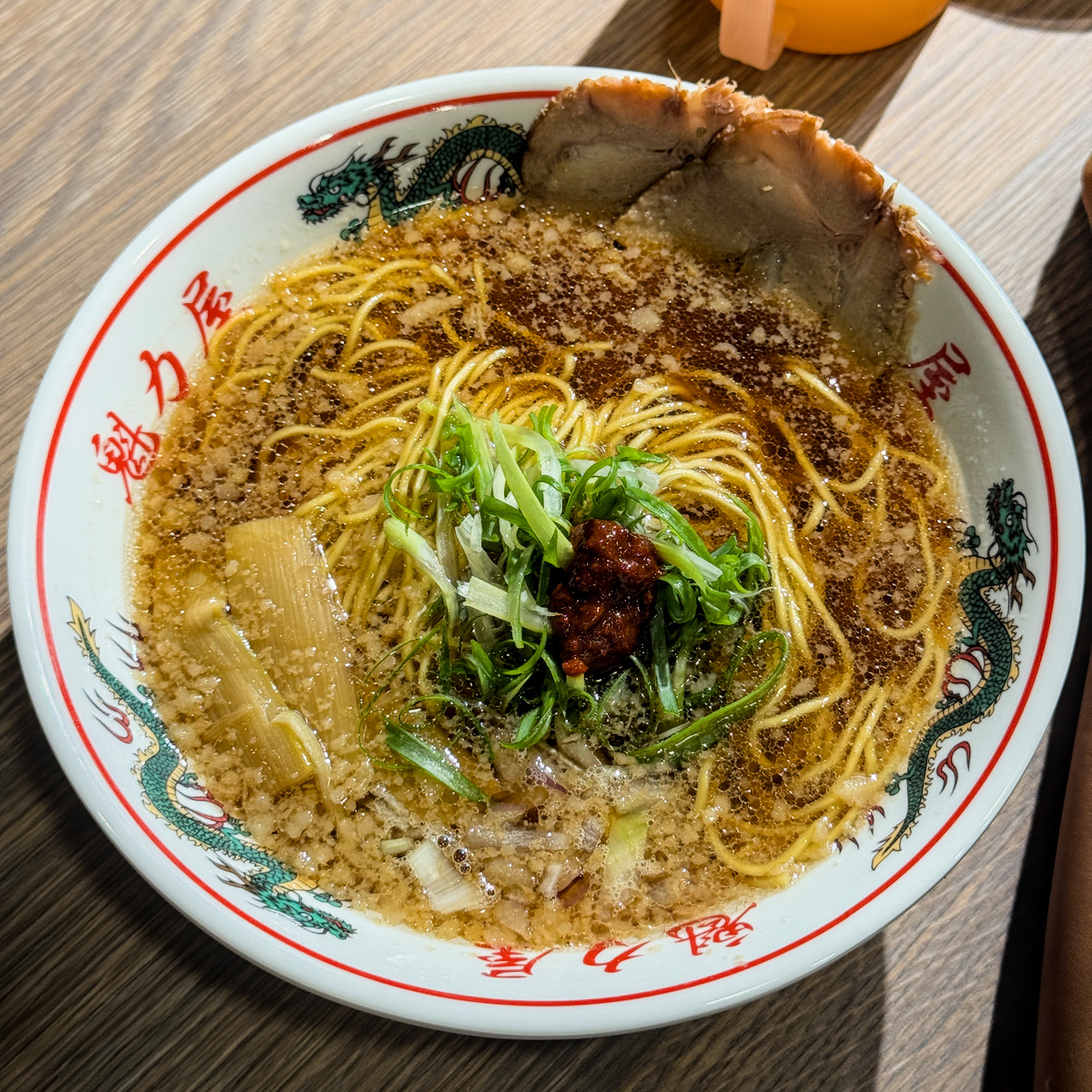 魁力屋拉麵高雄左營店｜京都北白川人氣拉麵進駐新光三越，熟成醬油拉麵199元起