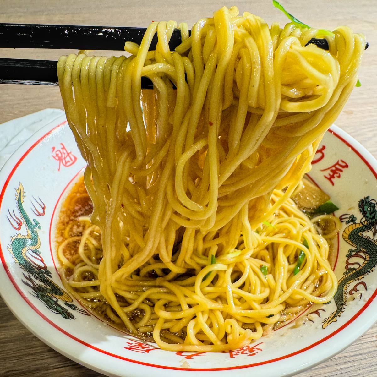 魁力屋拉麵高雄左營店｜京都北白川人氣拉麵進駐新光三越，熟成醬油拉麵199元起