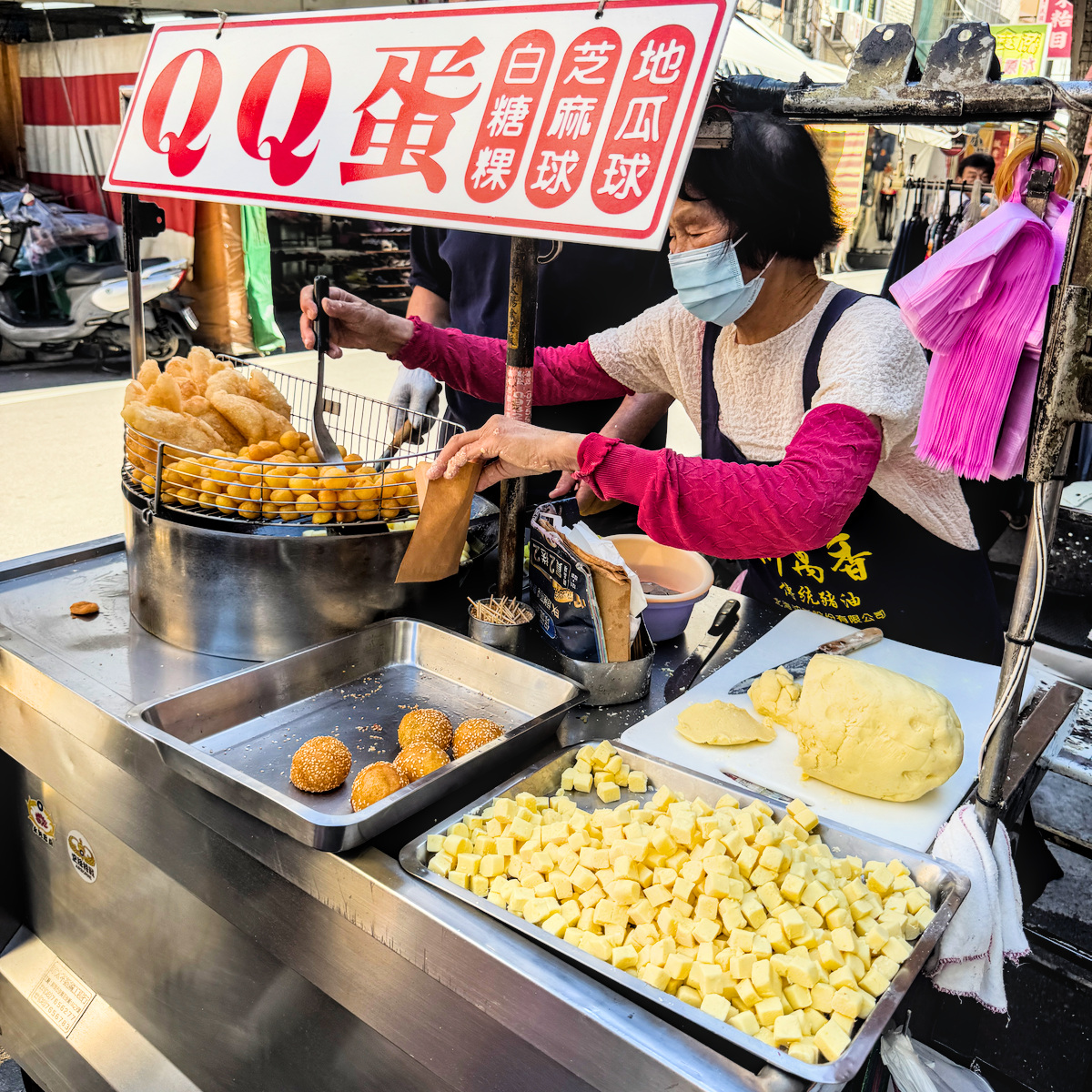 高雄南華商圈懶人包|女人街藏著四修老師傅!南華365 Cosplay踩街、美食老店一次逛 - 第32張圖 高雄南華商圈懶人包|女人街藏著四修老師傅!南華365 Cosplay踩街、美食老店一次逛