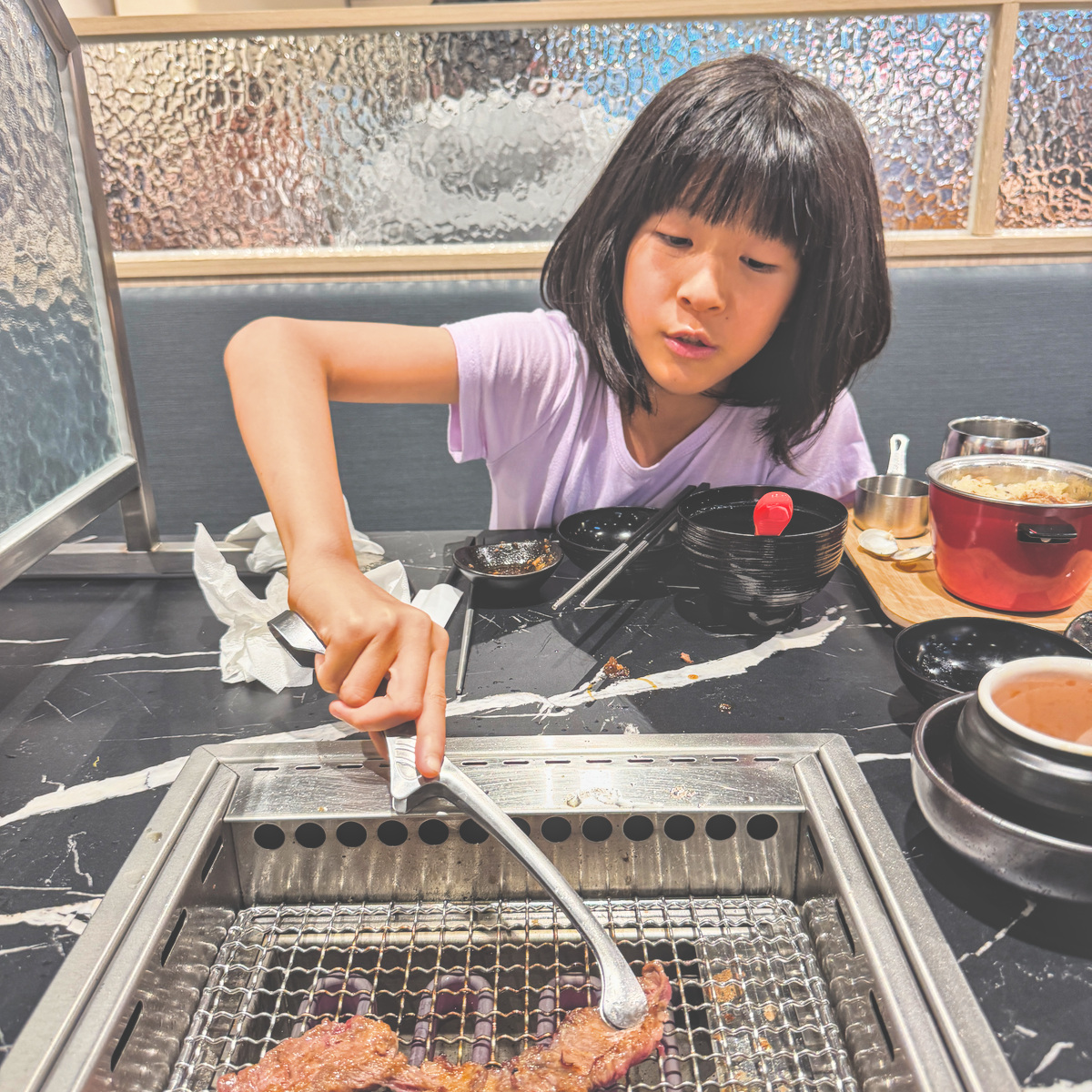 甕漬巨龍燒肉70克 甕漬巨龍燒肉70克,厚切醃漬牛肉油香濃郁,炭火燒烤後口感紮實多汁