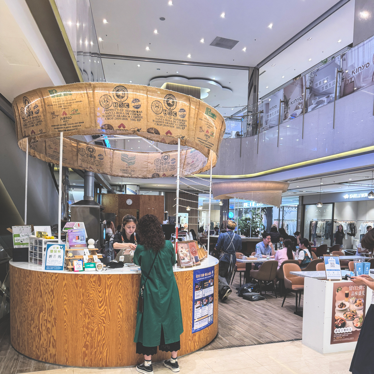 成真咖啡 Come True Coffee 高雄義享店|義享時尚廣場必吃舒芙蕾、夏日新品開箱,高雄美食推薦 - 第3張圖 成真咖啡 Come True Coffee 高雄義享店|義享時尚廣場必吃舒芙蕾、夏日新品開箱,高雄美食推薦