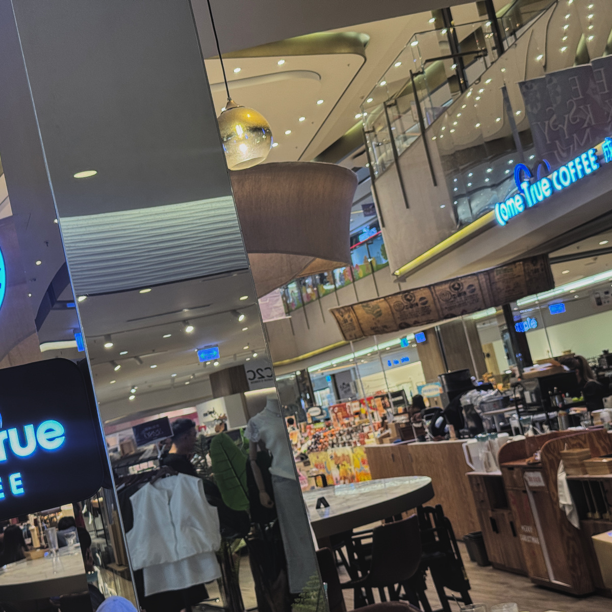 成真咖啡 Come True Coffee 高雄義享店|義享時尚廣場必吃舒芙蕾、夏日新品開箱,高雄美食推薦 - 第5張圖 成真咖啡 Come True Coffee 高雄義享店|義享時尚廣場必吃舒芙蕾、夏日新品開箱,高雄美食推薦