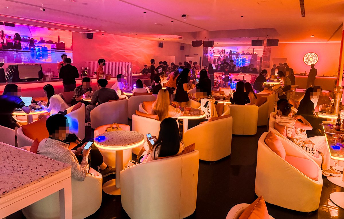 高雄酒吧推薦|橙店 OG CLUB 夜晚限定!創意調酒、特色餐酒、3公升「要你命三千」挑戰你的酒量 - 第2張圖 高雄酒吧推薦|橙店 OG CLUB 夜晚限定!創意調酒、特色餐酒、3公升「要你命三千」挑戰你的酒量