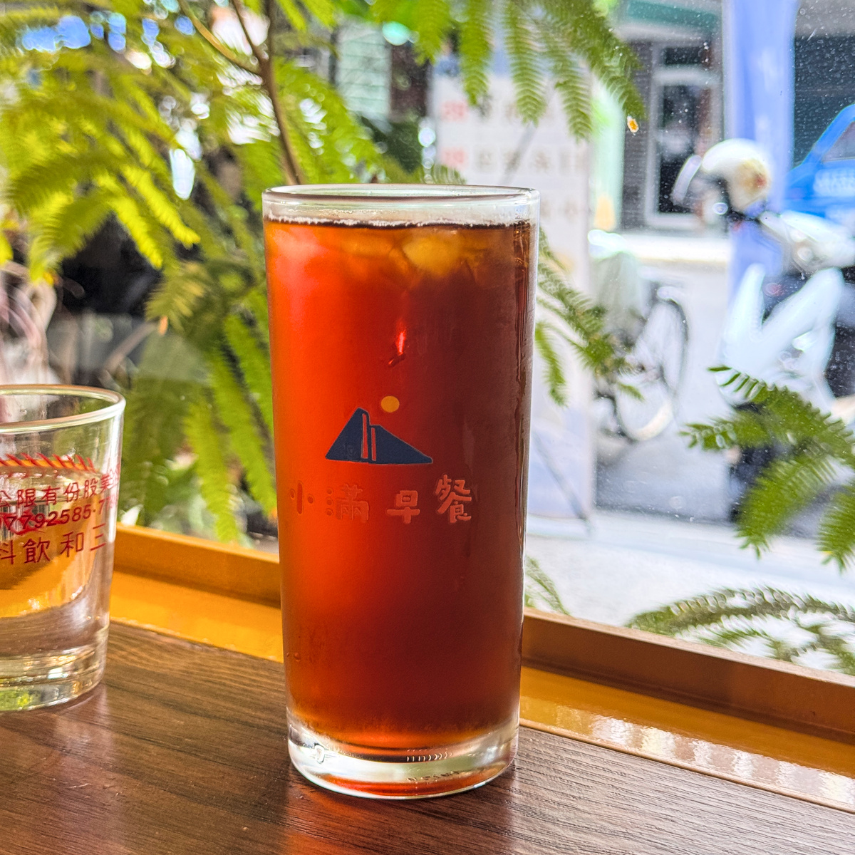 小滿早餐-熱河店｜高雄人氣早午餐推薦！手打漢堡排、焦糖布丁、日系老宅氛圍一次滿足，高雄早餐、三民區美食必吃