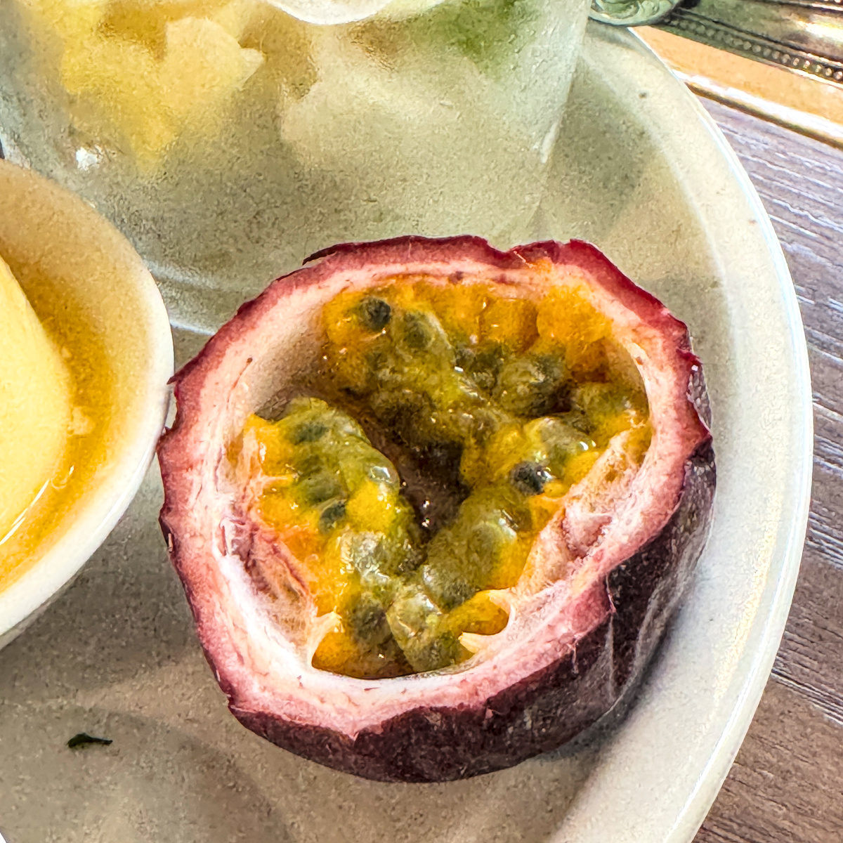 小滿早餐-熱河店｜高雄人氣早午餐推薦！手打漢堡排、焦糖布丁、日系老宅氛圍一次滿足，高雄早餐、三民區美食必吃