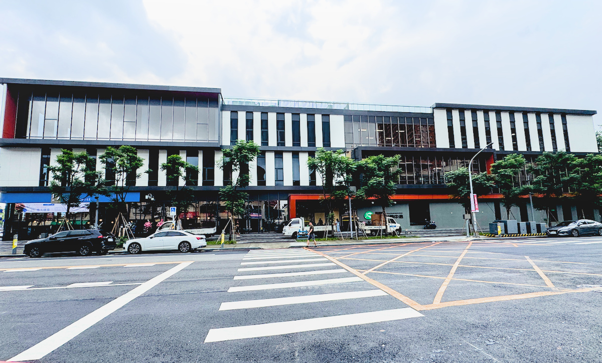 高雄三民運動中心正式開幕！試營運免費體驗，50公尺溫水游泳池、SPA、羽球場、健身房一次看