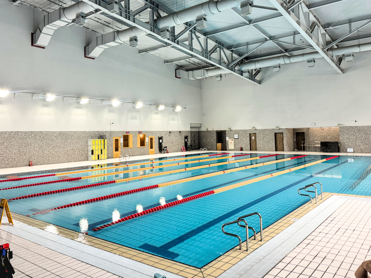 高雄三民運動中心正式開幕！試營運免費體驗，50公尺溫水游泳池、SPA、羽球場、健身房一次看