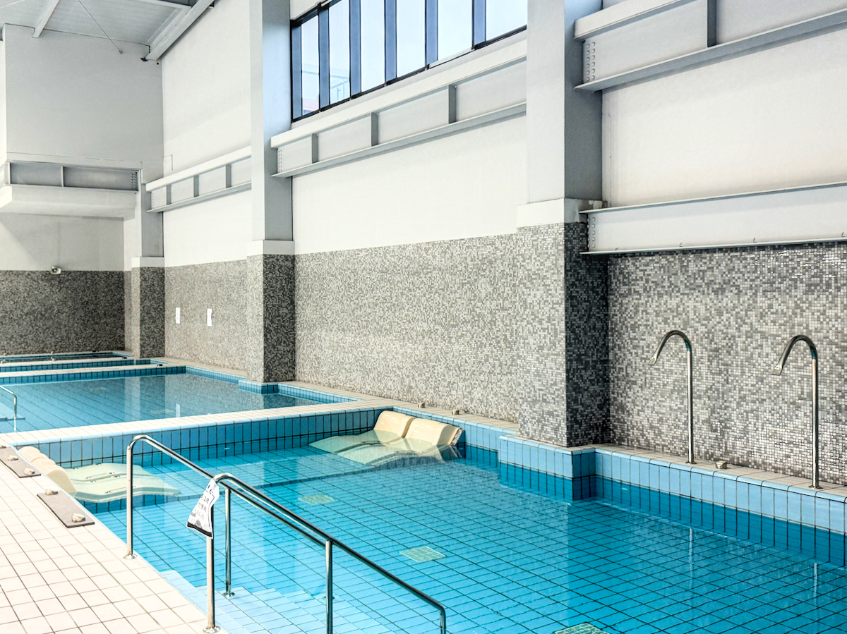 高雄三民運動中心正式開幕！試營運免費體驗，50公尺溫水游泳池、SPA、羽球場、健身房一次看
