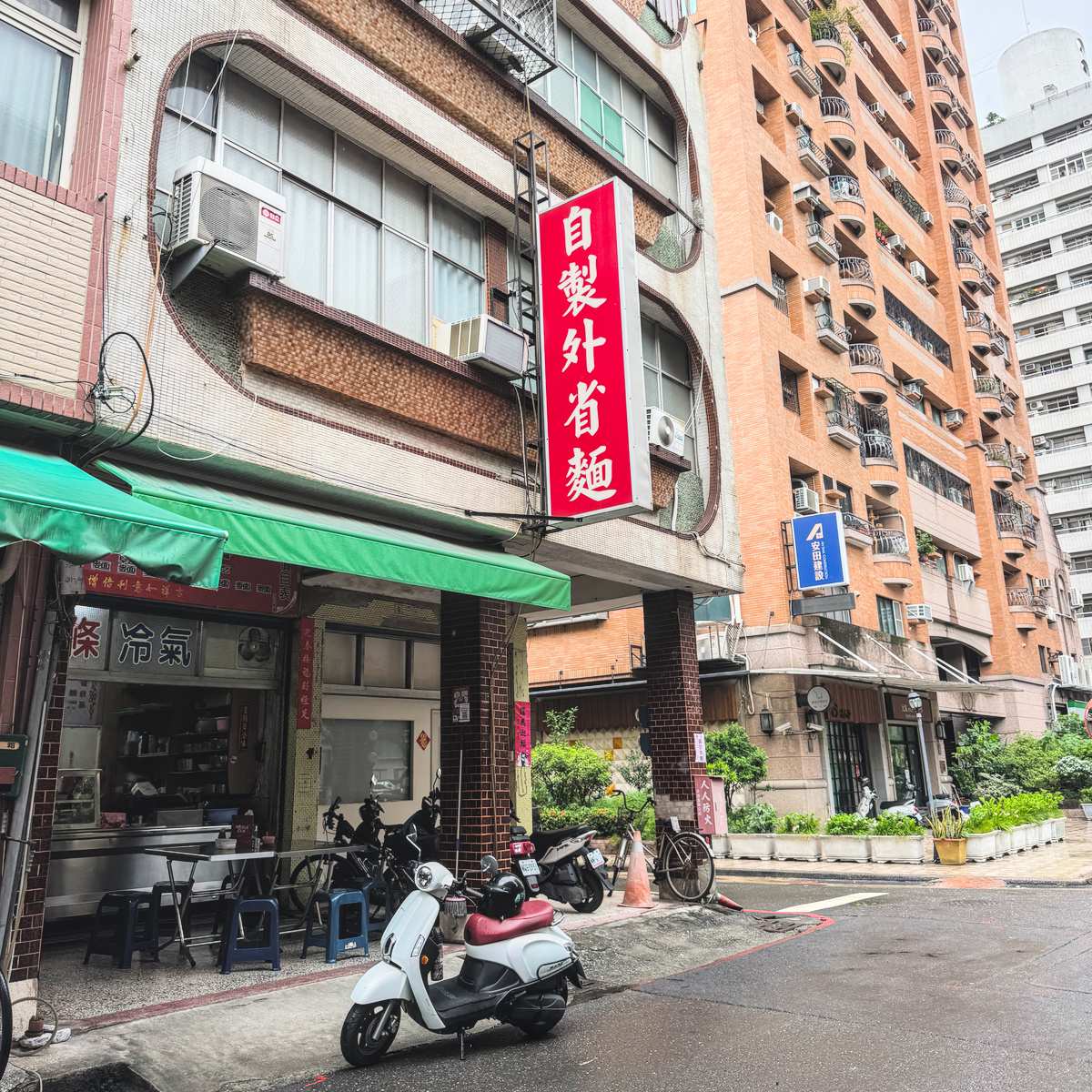 手工自製外省麵｜三民區巷弄飄香數十年，沒有店名也照樣客滿！高雄午餐推薦必吃外省麵