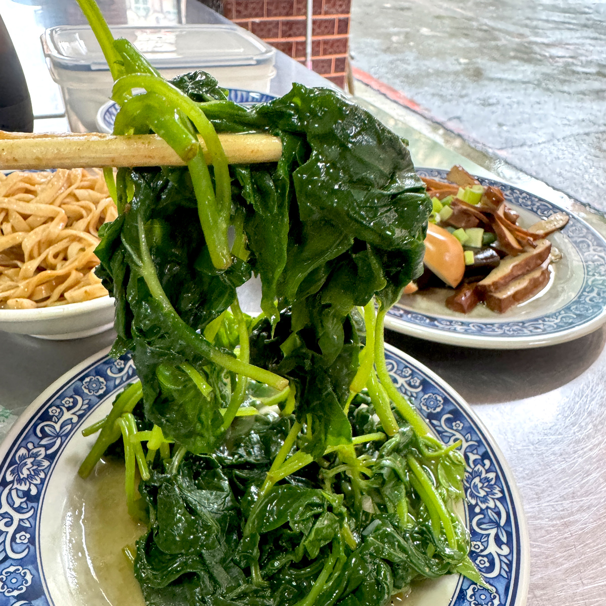 手工自製外省麵｜三民區巷弄飄香數十年，沒有店名也照樣客滿！高雄午餐推薦必吃外省麵