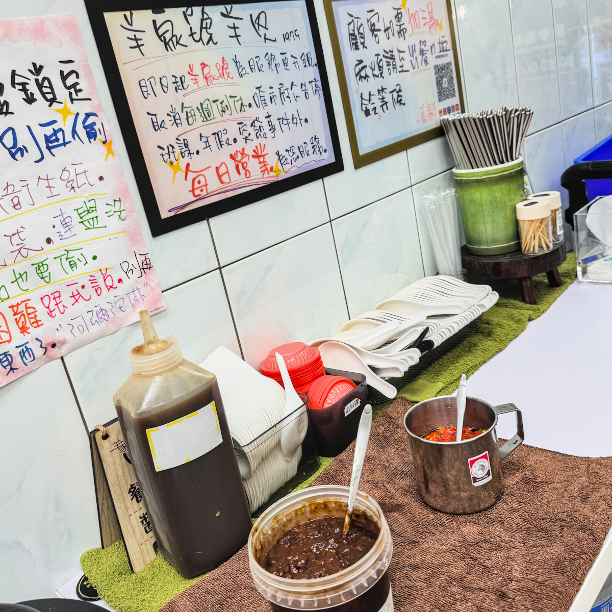 羊家號羊肉｜高雄苓雅飄香50年老字號羊肉店，羊肉燴飯鑊氣十足，大骨湯還能吃到骨髓，興中觀光商圈必吃美食