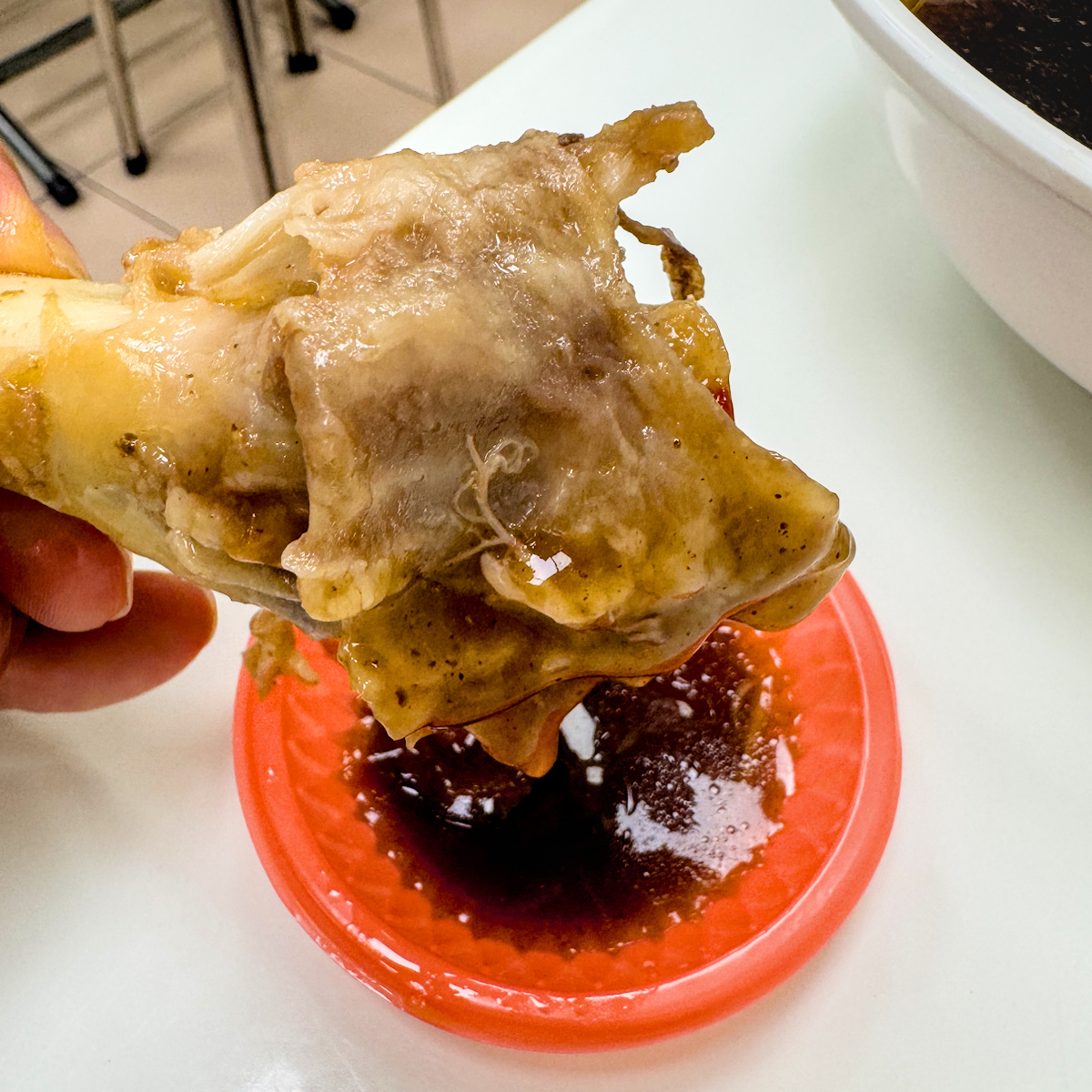 羊家號羊肉｜高雄苓雅飄香50年老字號羊肉店，羊肉燴飯鑊氣十足，大骨湯還能吃到骨髓，興中觀光商圈必吃美食