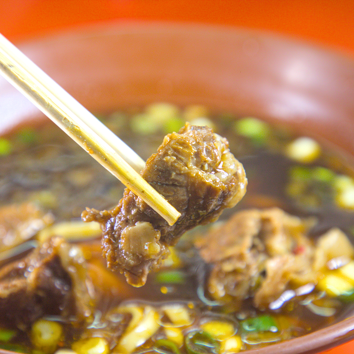 士官長牛肉麵｜太麻里人氣牛肉麵推薦，在地人從小吃到大，紅燒牛肉麵、水餃、飛機菜必點！