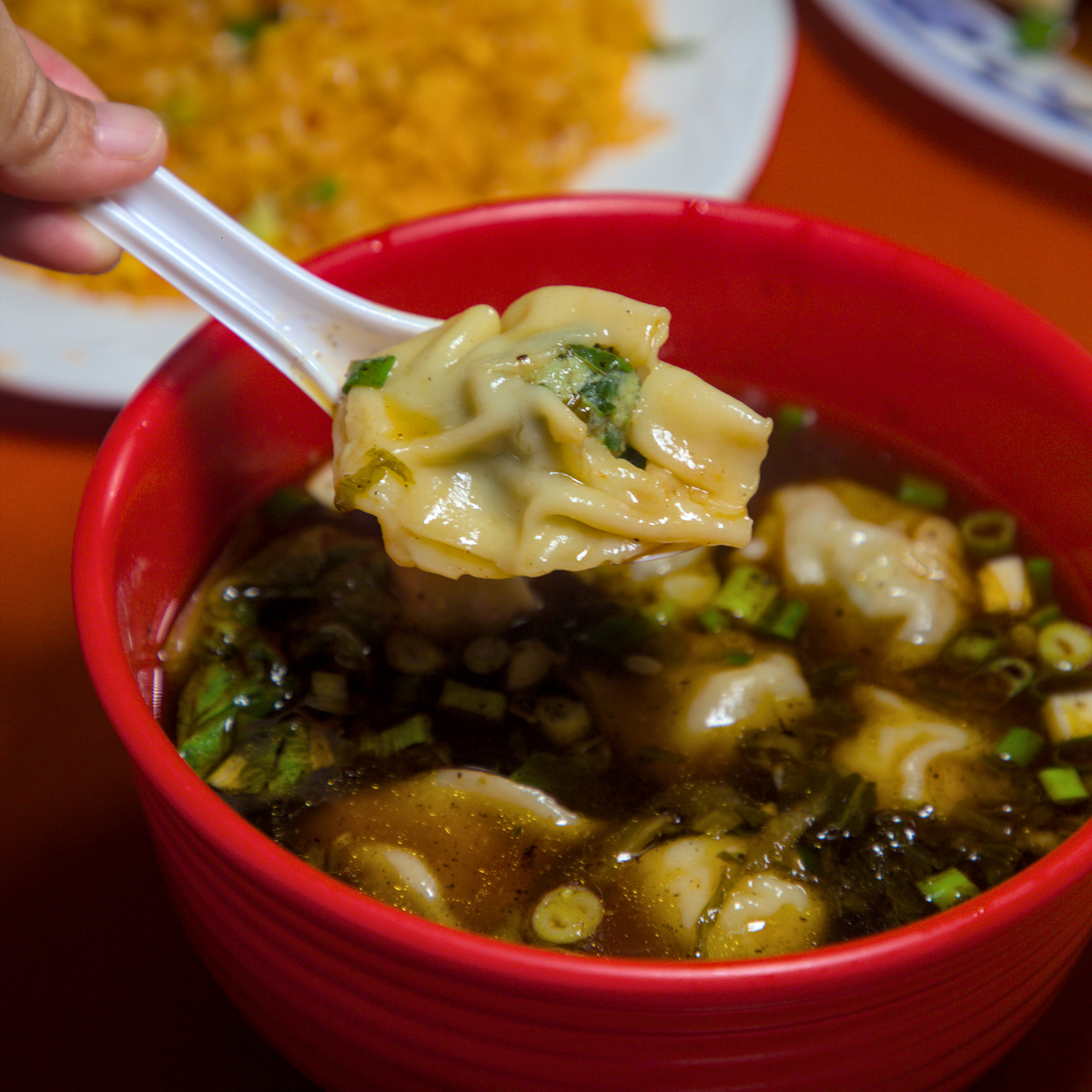 士官長牛肉麵｜太麻里人氣牛肉麵推薦，在地人從小吃到大，紅燒牛肉麵、水餃、飛機菜必點！