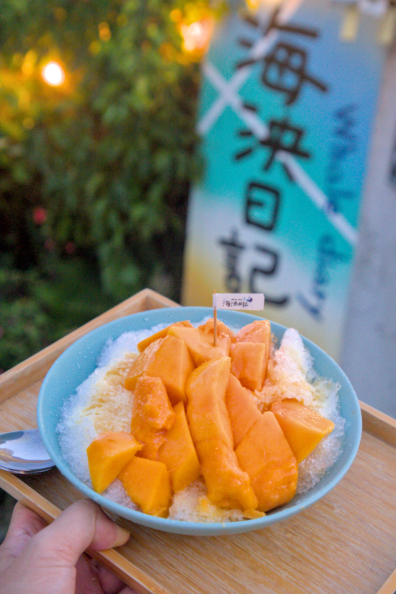 海泱日記芒果牛奶冰，新鮮芒果鋪滿剉冰，夏季限定水果冰