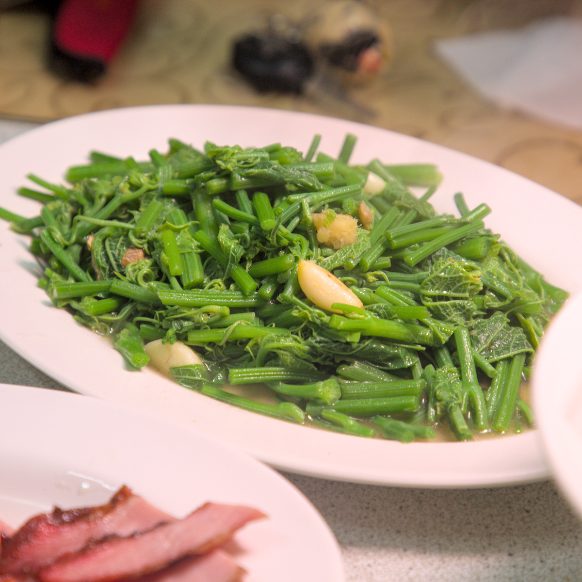 台東太麻里和平飯店龍鬚菜實拍,美食料理與用餐環境照片,展現太麻里在地美食、台東海鮮餐廳特色,適合聚餐與旅遊品嚐。 台東太麻里和平飯店龍鬚菜實拍,美食料理與用餐環境照片,展現太麻里在地美食、台東海鮮餐廳特色,適合聚餐與旅遊品嚐。