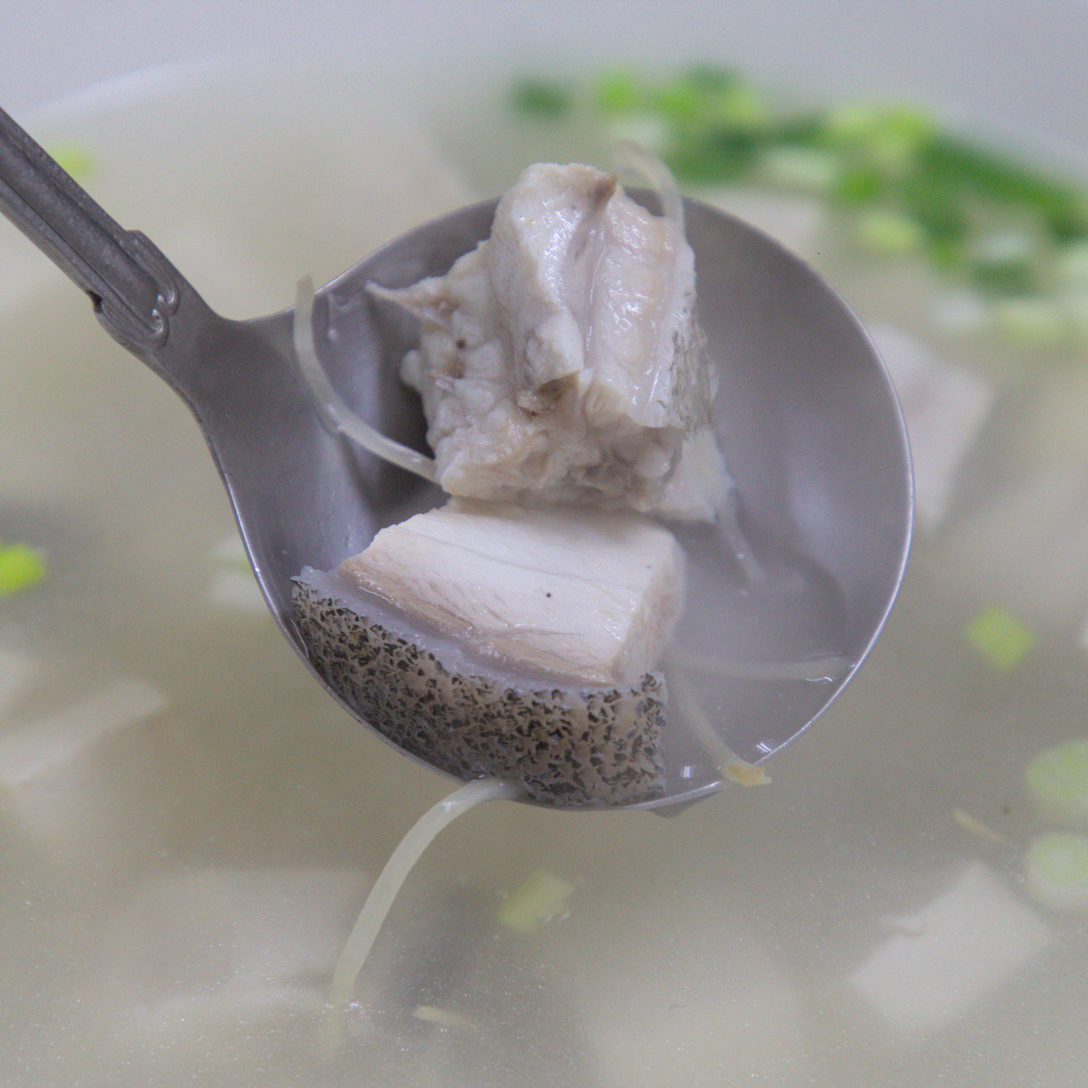台東太麻里和平飯店海鱺鮮湯實拍,美食料理與用餐環境照片,展現太麻里在地美食、台東海鮮餐廳特色,適合聚餐與旅遊品嚐。 台東太麻里和平飯店海鱺鮮湯實拍,美食料理與用餐環境照片,展現太麻里在地美食、台東海鮮餐廳特色,適合聚餐與旅遊品嚐。