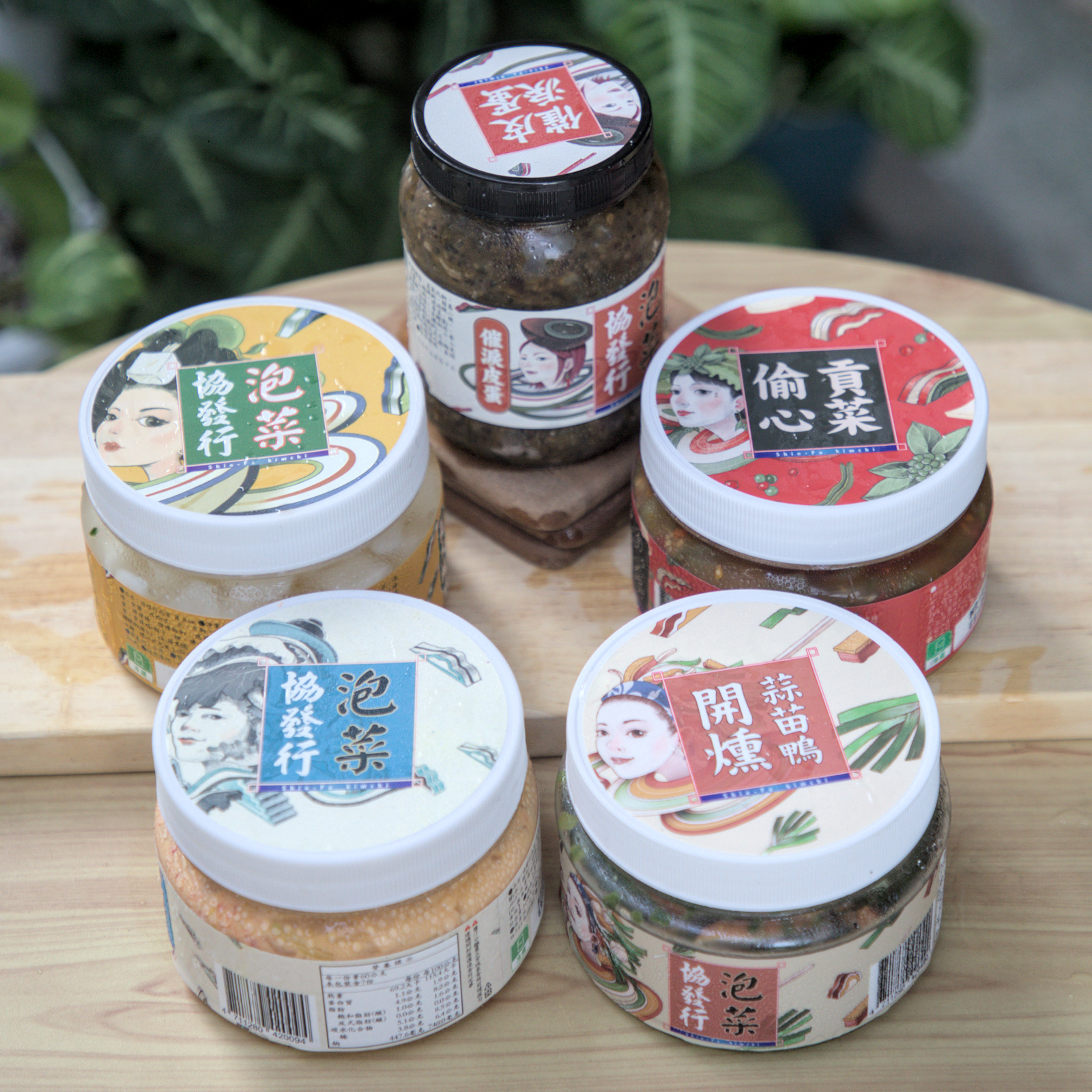 協發行泡菜推薦｜一次開箱5款人氣商品，黃金泡菜、催淚皮蛋辣椒、開燻蒜苗鴨必吃！