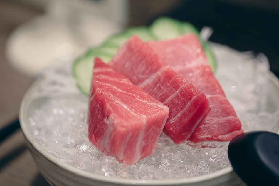 細尾手作壽司｜東港黑鮪魚、平價壽司、生魚片推薦！屏東東港必吃日本料理，海鮮散壽司超澎湃