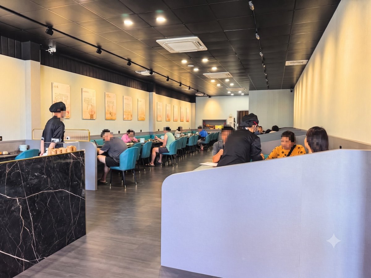 樺太爺沅品鍋物用餐環境 樺太爺沅品鍋物用餐空間示意,店內分為火鍋區與薑母鴨區,環境寬敞舒適
